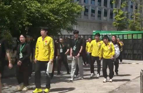 安德莱赫特球员备战新挑战，锻炼战术的简单介绍